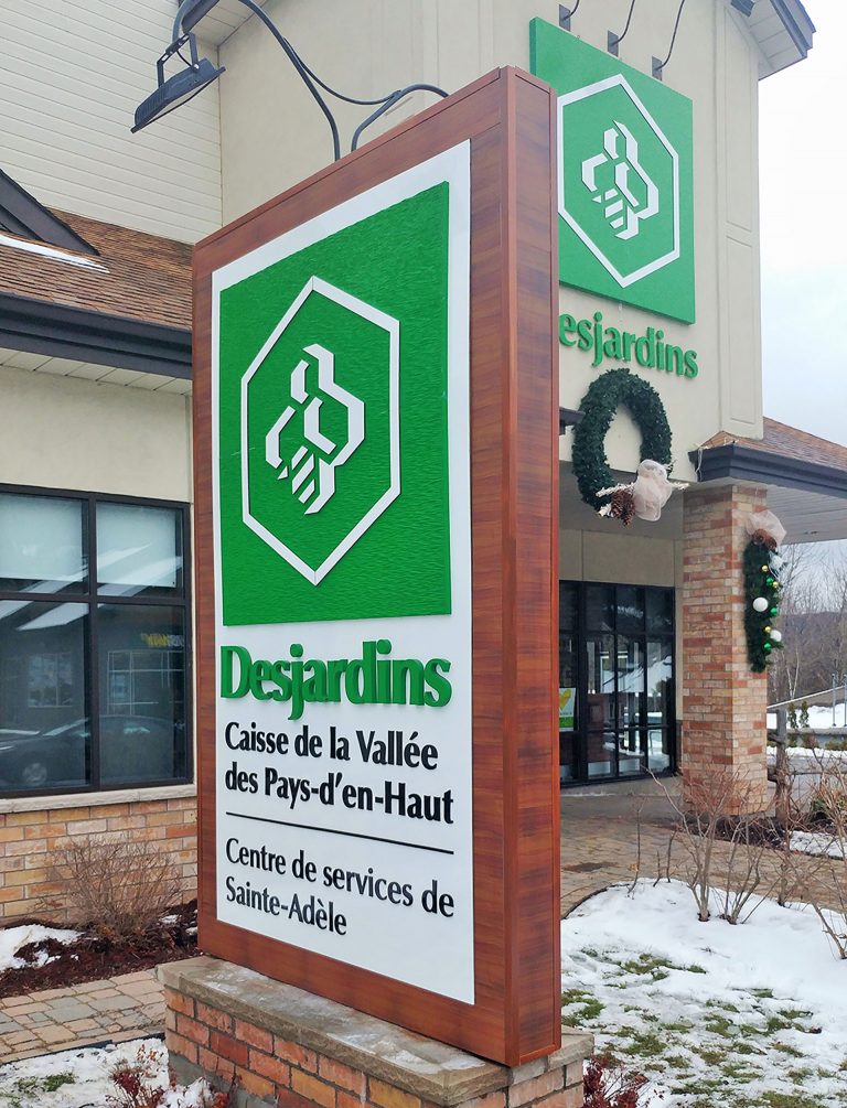 Affiche - boitier fini bois, aluminium et pvc avec relief- Desjardins