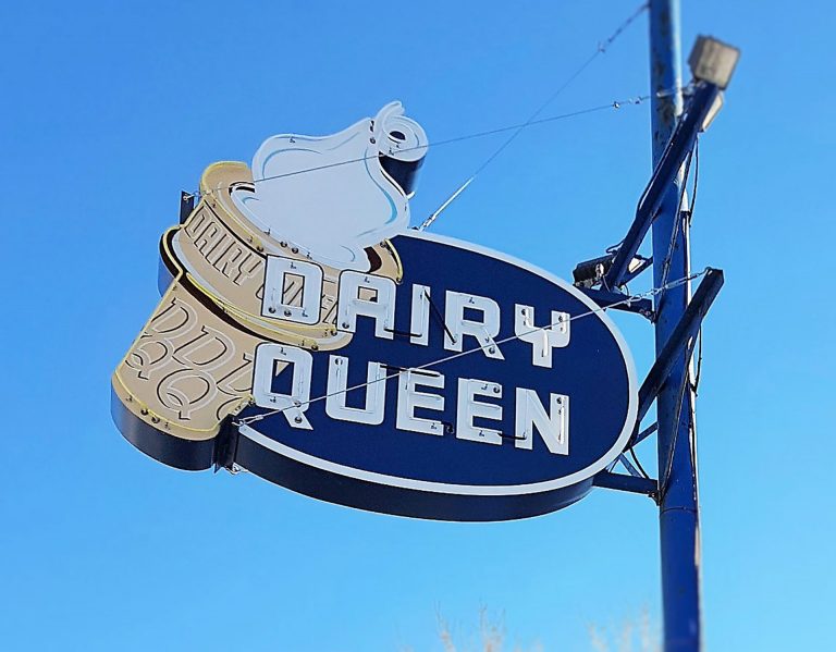 Enseigne cremerie Dairy Queen Boitier reproduction epoque ile Perrot