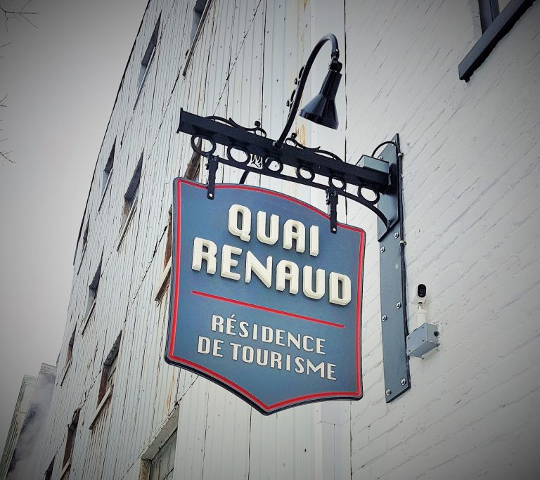Enseigne de bois gravé Vieux-Québec