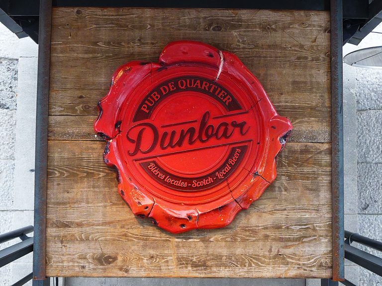 Enseigne microbrasserie en hdu sculpte Montreal