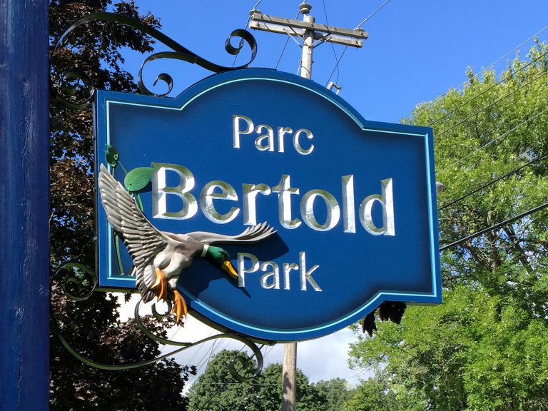 Enseigne de parc - animal sculpté en 3d - parc baie d'urfé